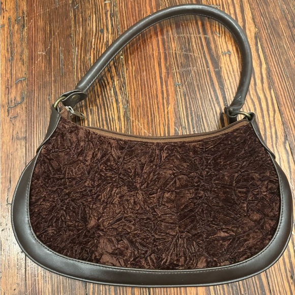 Prezzo Leather feathers And Crushed Velvet Handbag With Studs - Picture 2 of 6